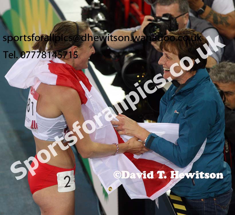 Laura Weightman (England) celebrates with her mum Diana after finishing 2nd in the 1500 metres, 2014 Commonwealth Games, Glasgow. Photo: David T. Hewitson/Sports for All Pics